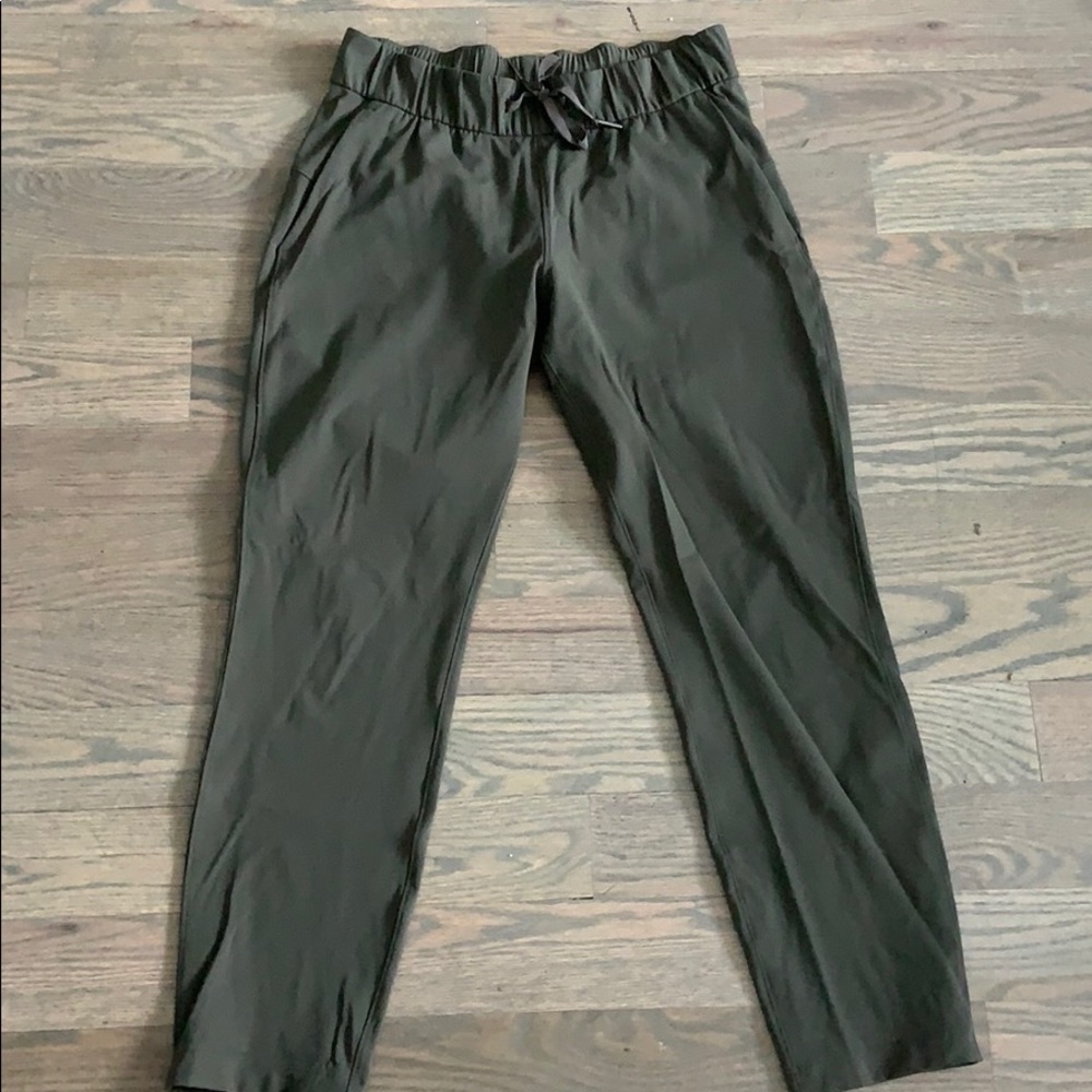 Lululemon olive on the fly pant
